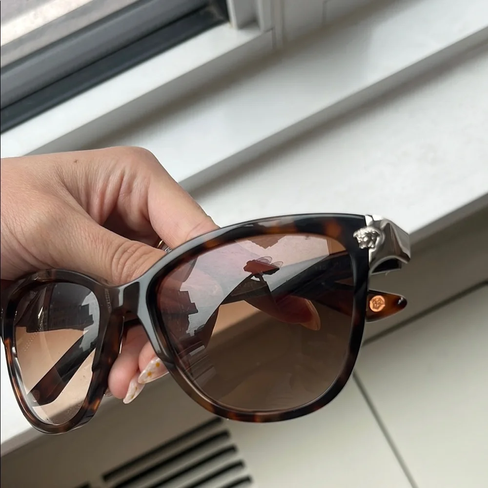 Versace Tortose Sunglasses with Brown Gradient Lenses - Picture 12 of 12
